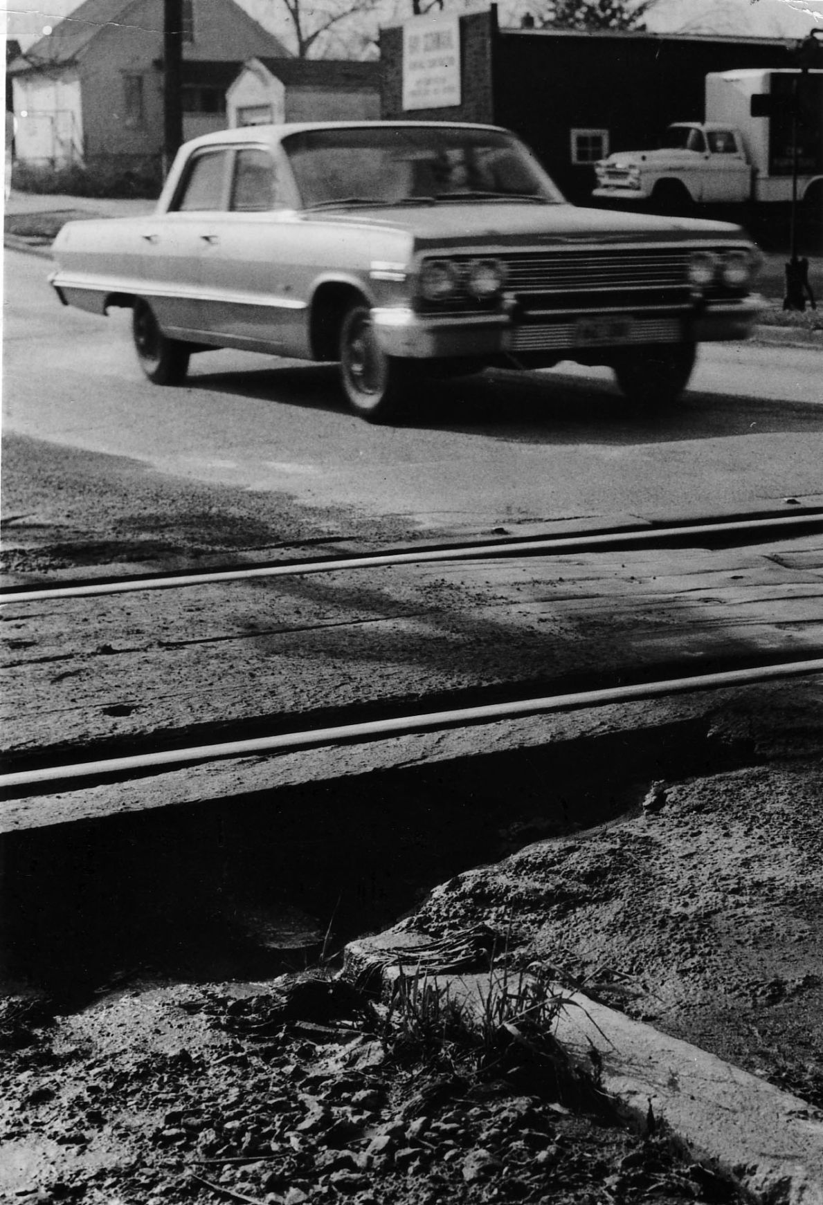 Railway crossing 1967.jpg